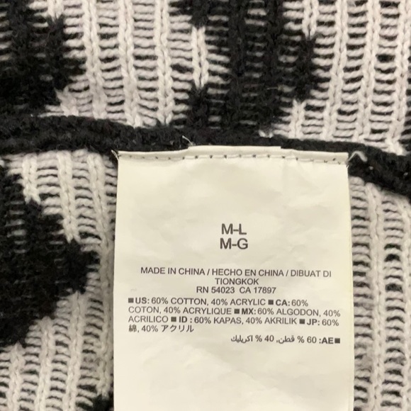 Black and white poncho! - Picture 3 of 3